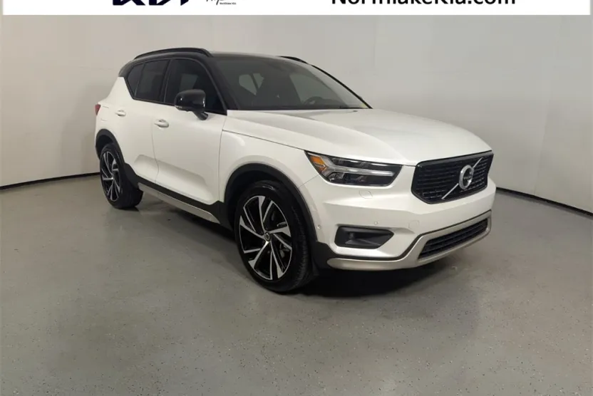 2019 Volvo XC40 R-Design photo 1