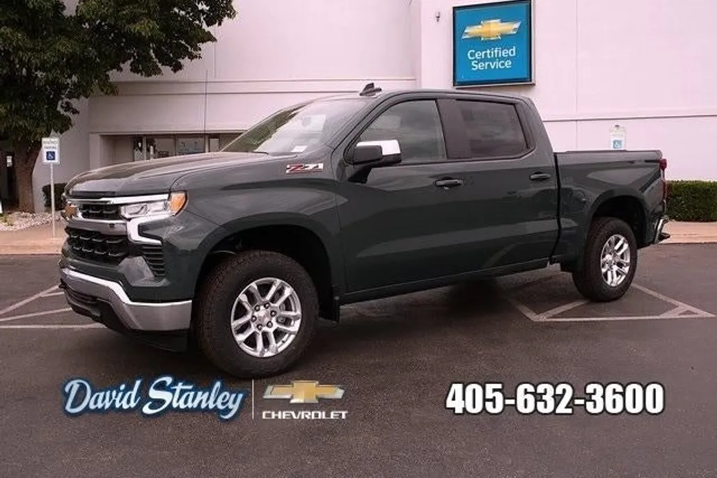 2025 Chevrolet Silverado 1500 LT photo 1