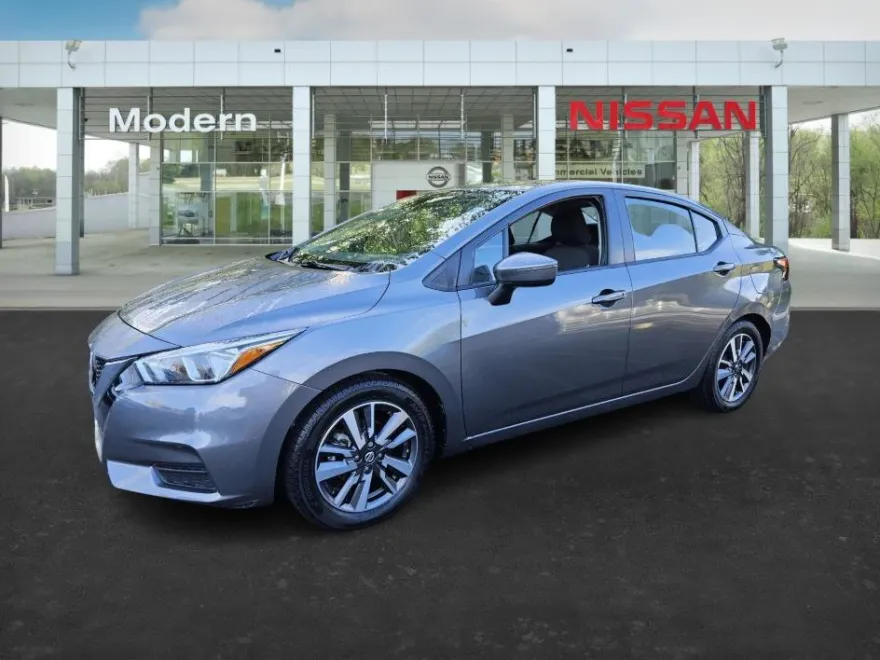 2020 Nissan Versa SV photo 1