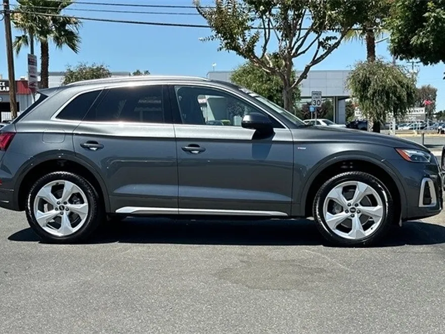 2025 Audi Q5 45 S line Premium Plus photo 1