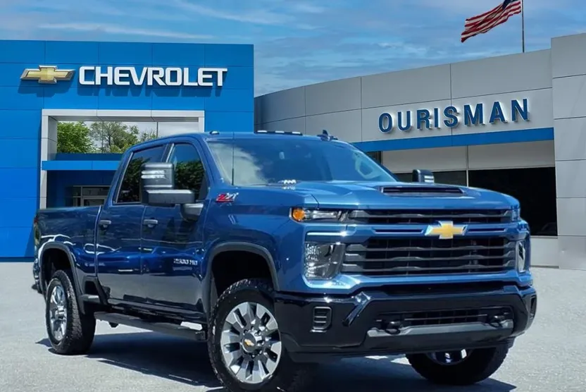2024 Chevrolet Silverado 2500HD Custom photo 1