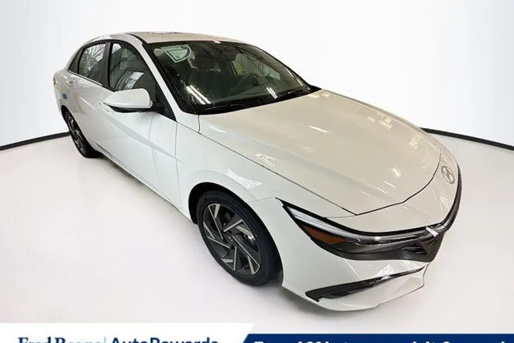 2025 Hyundai Elantra SEL Convenience photo 1