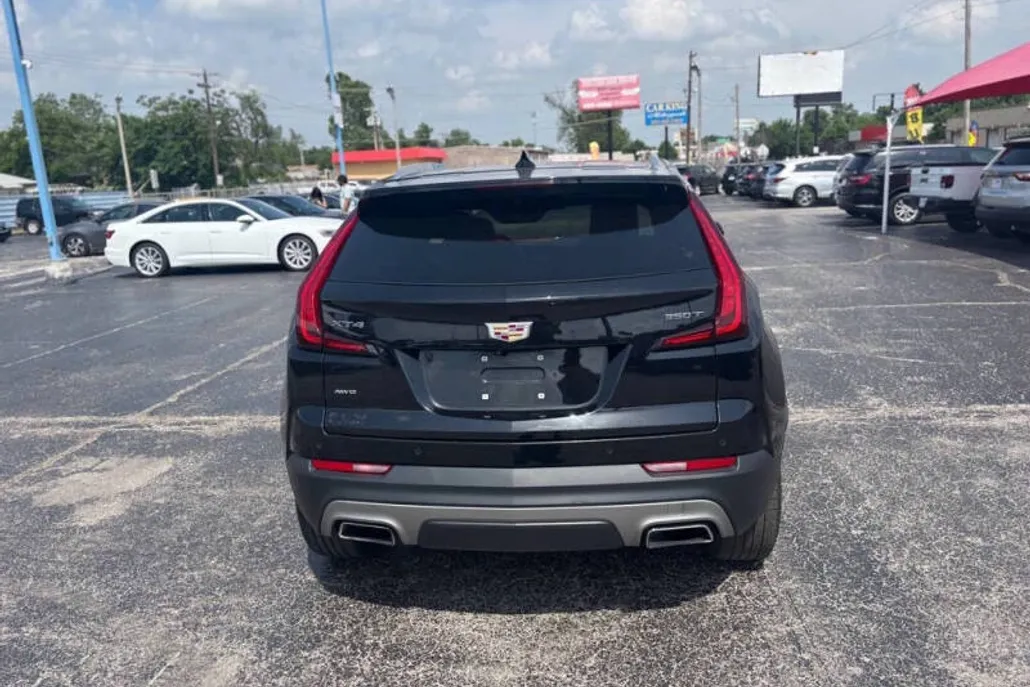 2022 Cadillac XT4 Premium Luxury photo 1