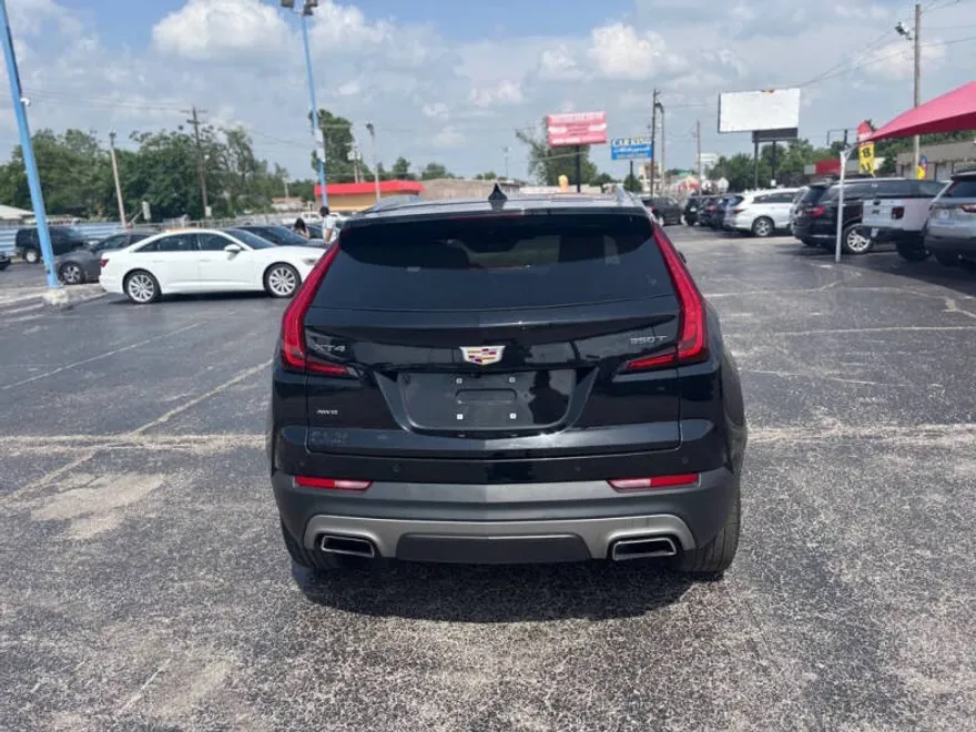 2022 Cadillac XT4 Premium Luxury photo 1