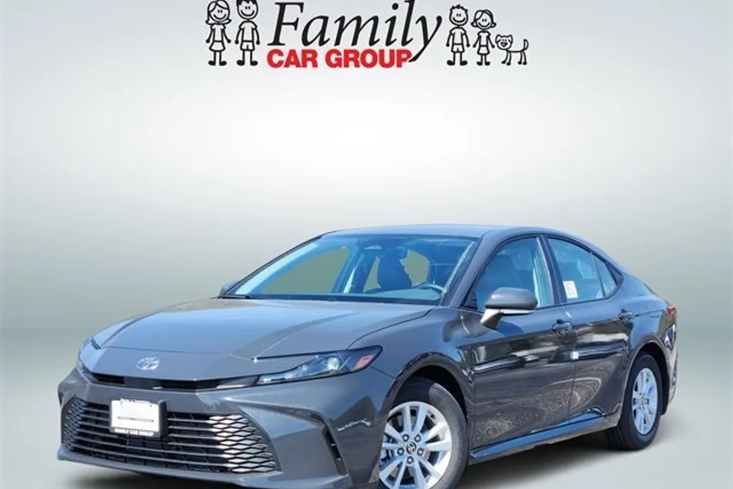 2026 Toyota Camry LE photo 1