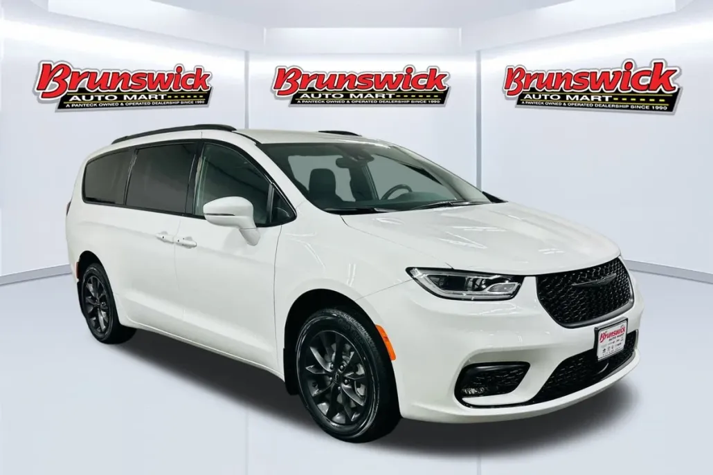 2021 Chrysler Pacifica Touring L photo 1