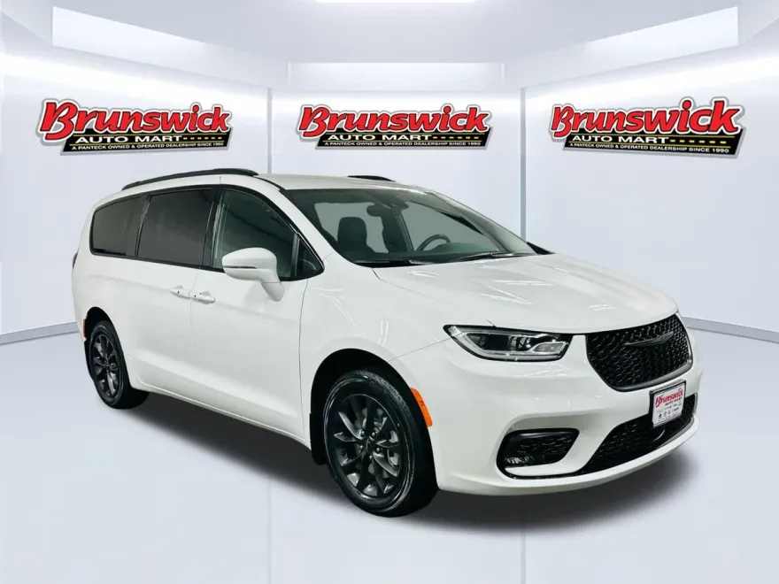 2021 Chrysler Pacifica Touring L photo 1