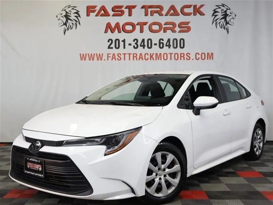 2024 Toyota Corolla LE photo 1