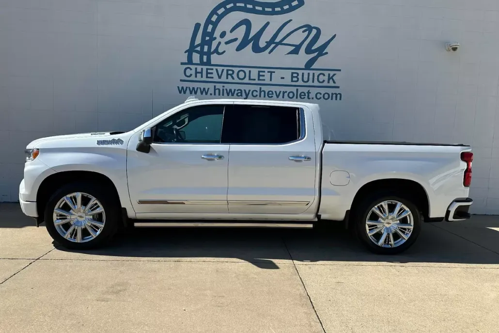 2022 Chevrolet Silverado 1500 High Country photo 1