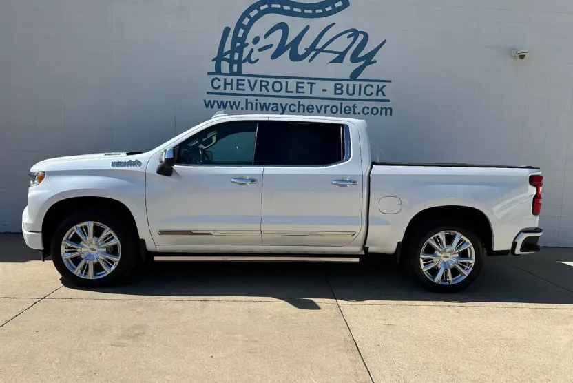 2022 Chevrolet Silverado 1500 High Country photo 1
