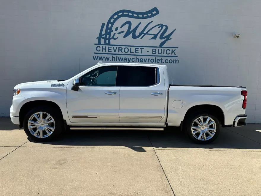 2022 Chevrolet Silverado 1500 High Country photo 1