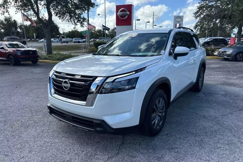 2025 Nissan Pathfinder SV photo 1