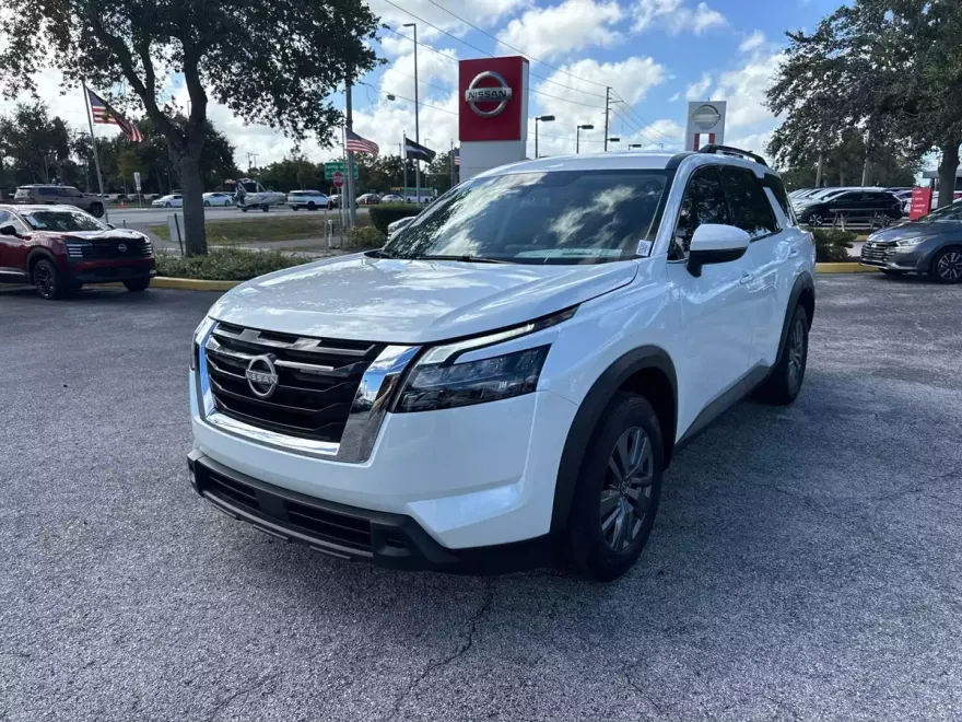 2025 Nissan Pathfinder SV photo 1