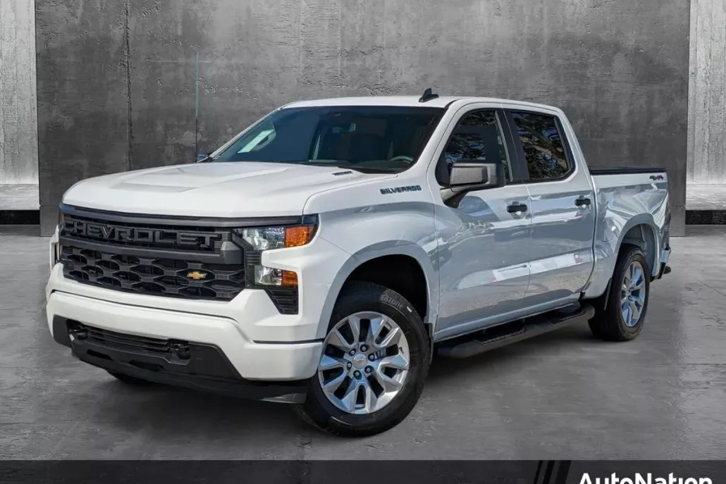 2025 Chevrolet Silverado 1500 Custom photo 1