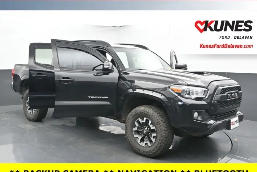 2017 Toyota Tacoma SR photo 1