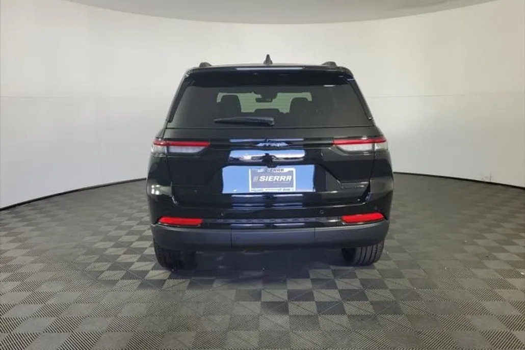 2025 Jeep Grand Cherokee Limited photo 1