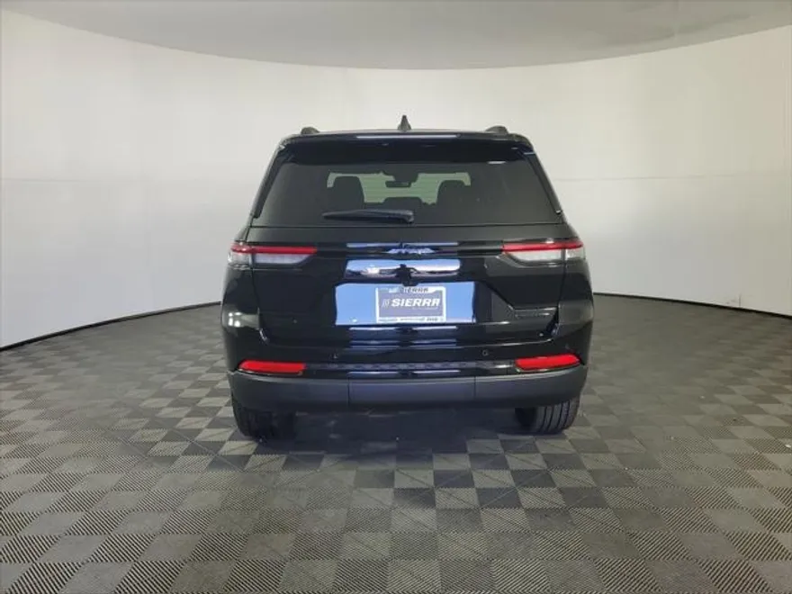 2025 Jeep Grand Cherokee Limited photo 1