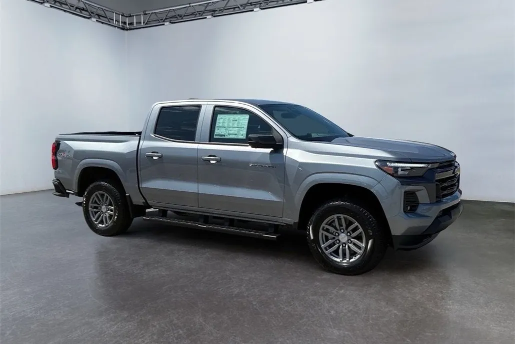2026 Chevrolet Colorado LT photo 1