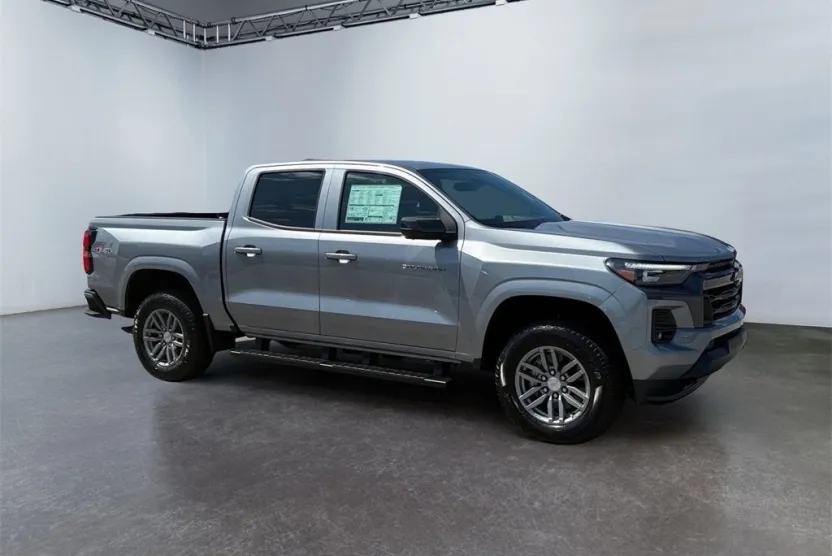 2026 Chevrolet Colorado LT photo 1