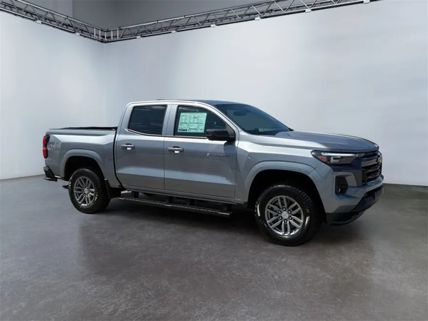 2026 Chevrolet Colorado LT photo 1
