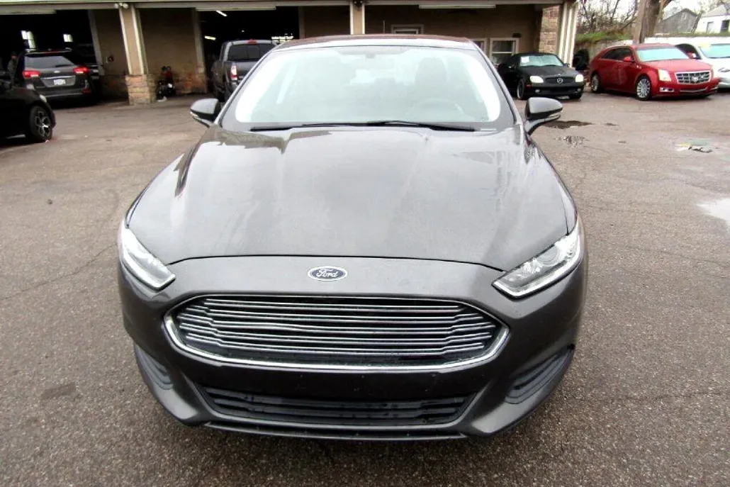 2016 Ford Fusion SE photo 1