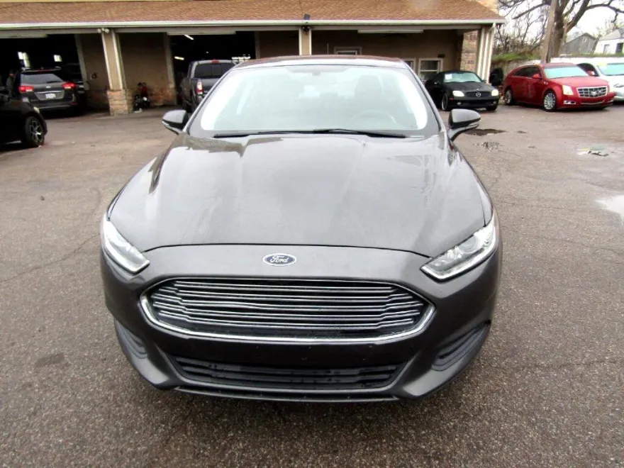 2016 Ford Fusion SE photo 1