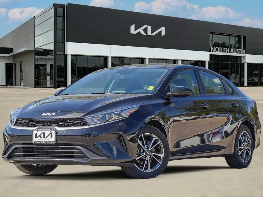 2024 Kia Forte LXS photo 1