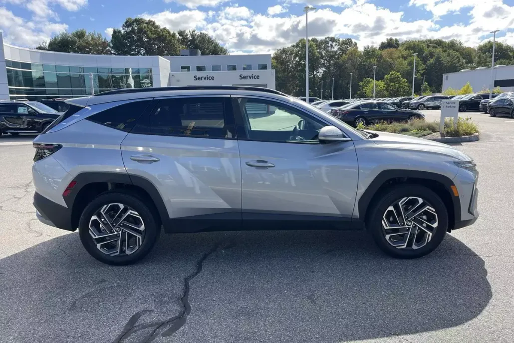 2025 Hyundai Tucson Hybrid Limited photo 1