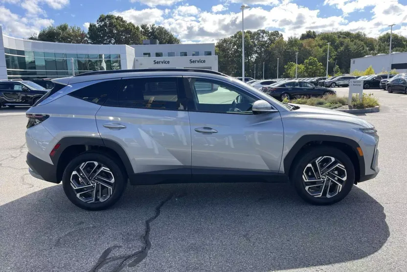 2025 Hyundai Tucson Hybrid Limited photo 1