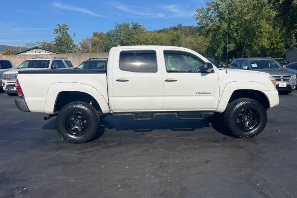2014 Toyota Tacoma SR5 photo 1