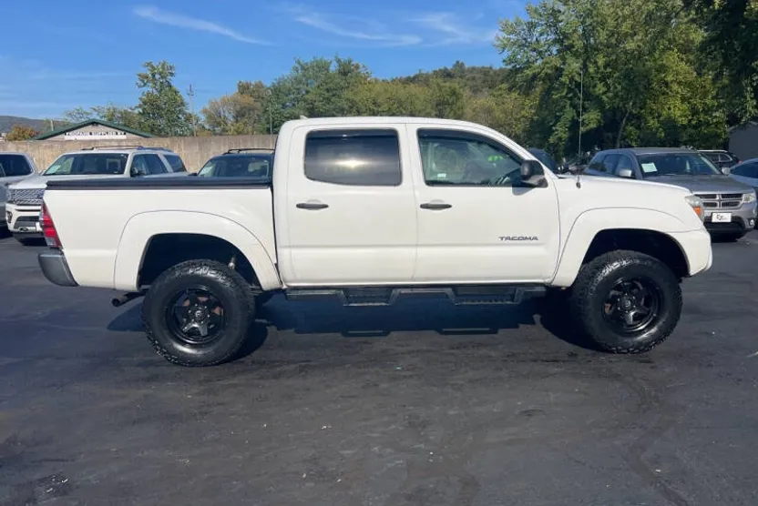 2014 Toyota Tacoma SR5 photo 1