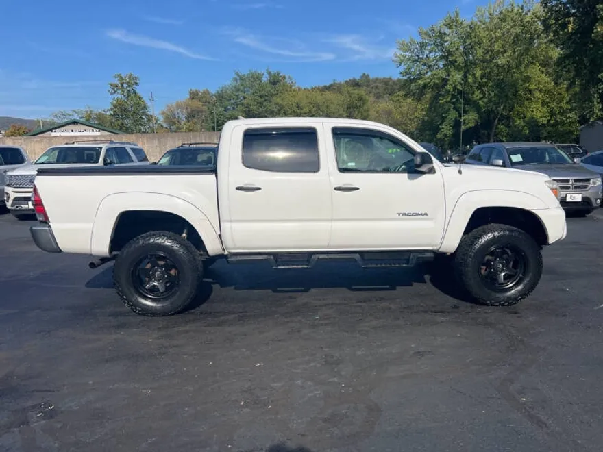 2014 Toyota Tacoma SR5 photo 1