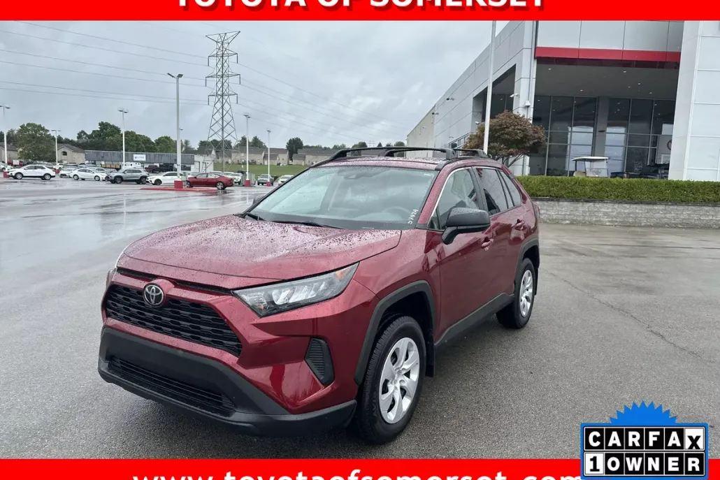 2021 Toyota RAV4 LE photo 1