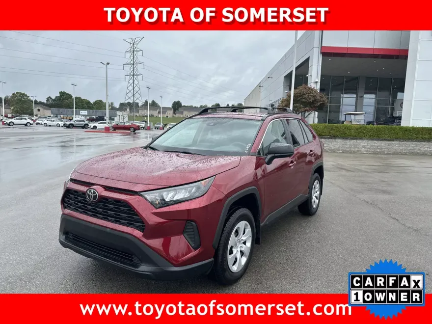 2021 Toyota RAV4 LE photo 1