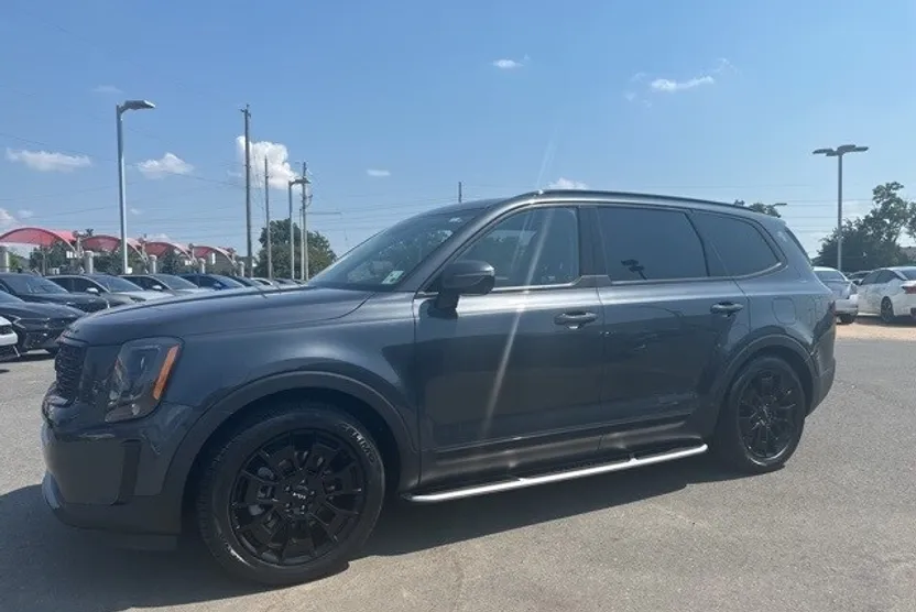 2022 Kia Telluride SX photo 1