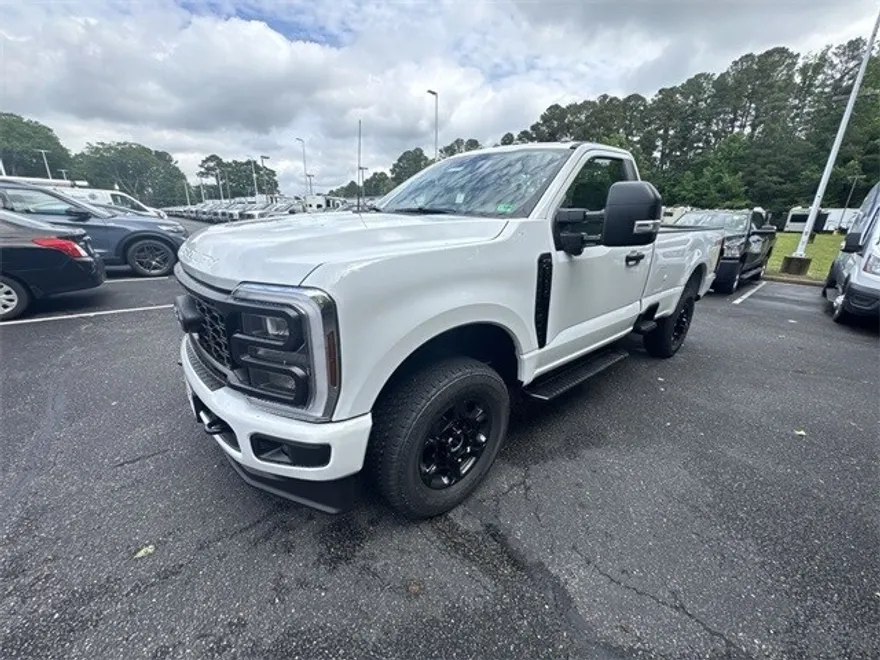 2025 Ford F-350 XL photo 1