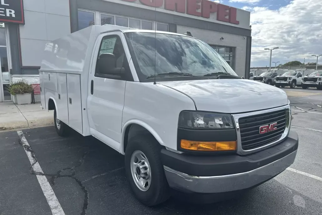 2025 Gmc Savana Cutaway 3500 photo 1