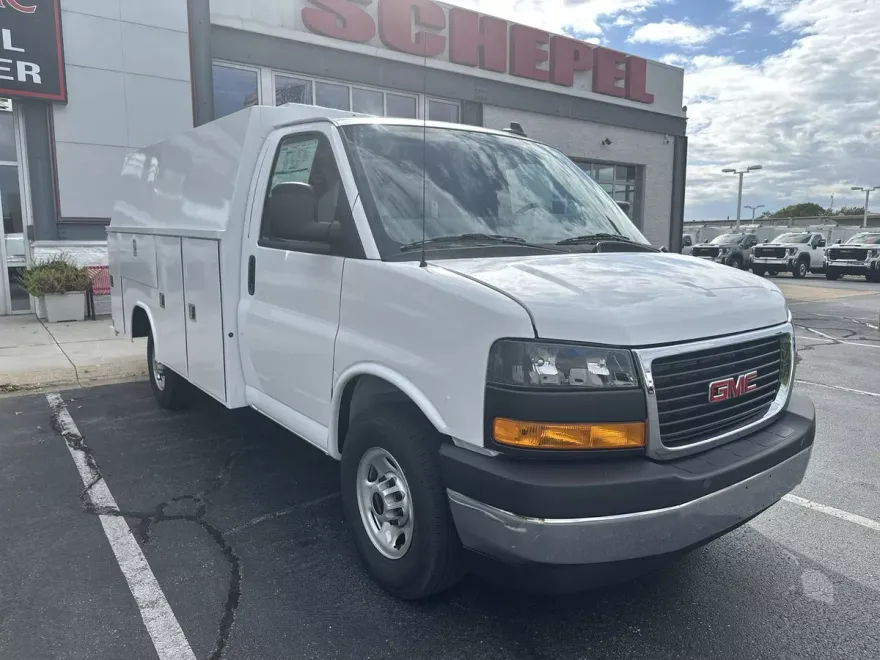 2025 Gmc Savana Cutaway 3500 photo 1
