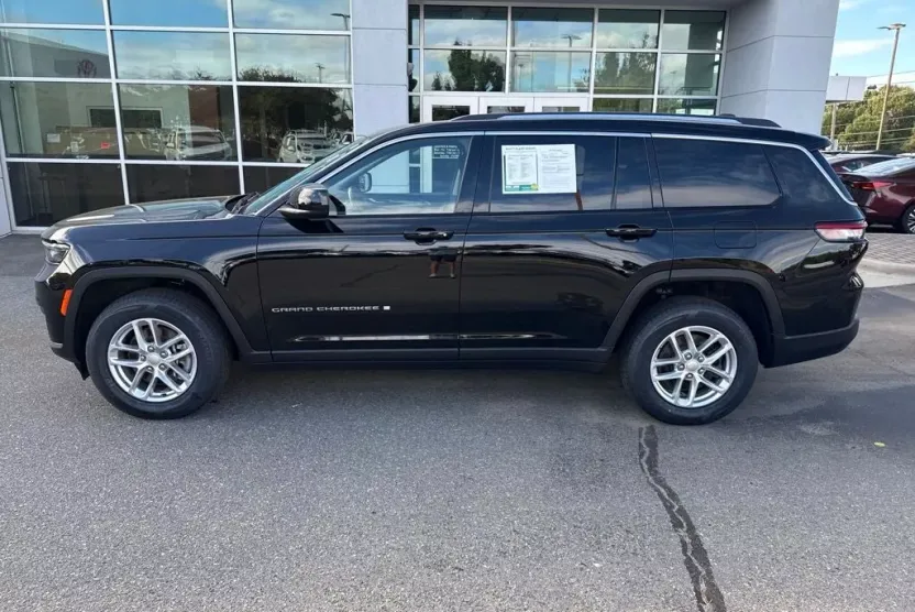 2021 Jeep Grand Cherokee Laredo photo 1