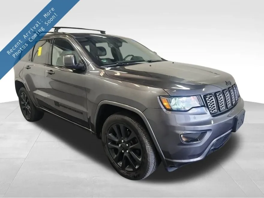 2019 Jeep Grand Cherokee Laredo Altitude photo 1