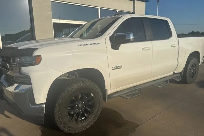 2021 Chevrolet Silverado 1500 LT photo 1