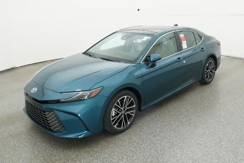 2025 Toyota Camry XLE photo 1