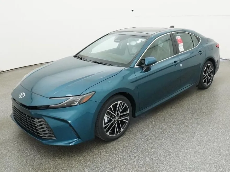 2025 Toyota Camry XLE photo 1