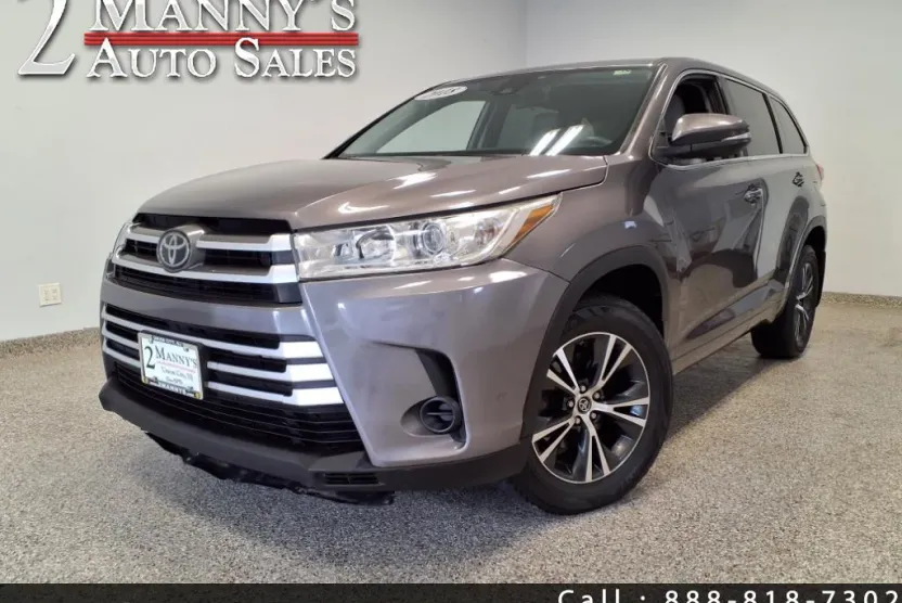 2018 Toyota Highlander LE photo 1