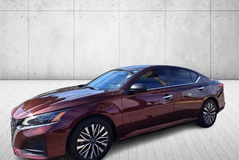 2024 Nissan Altima 2.5 SV photo 1