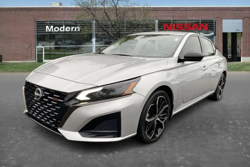 2023 Nissan Altima 2.5 SR photo 1