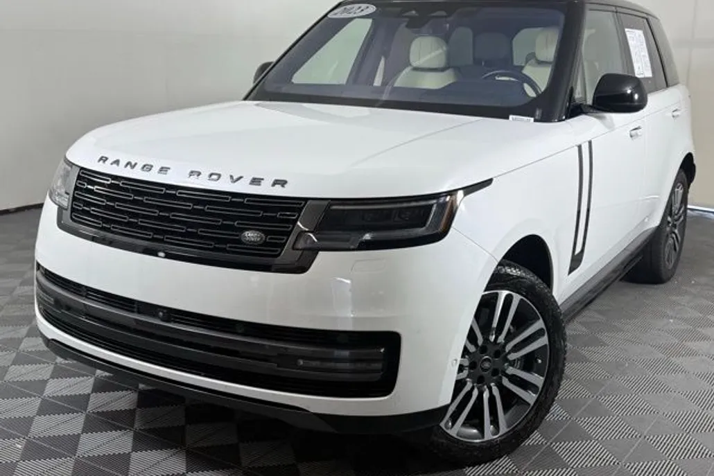 2023 Land Rover Range Rover SE photo 1