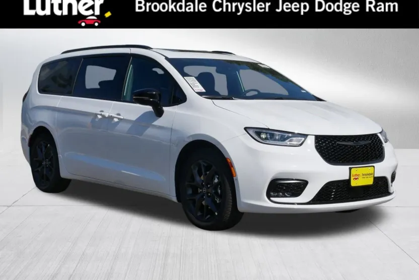 2026 Chrysler Pacifica Limited photo 1