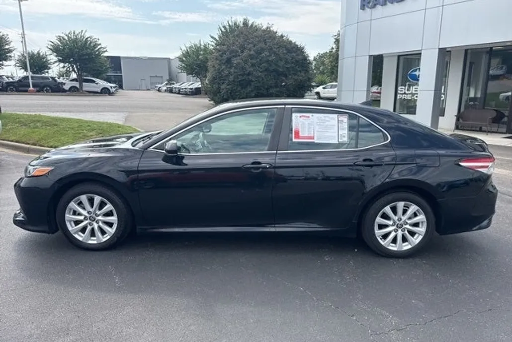 2020 Toyota Camry LE photo 1