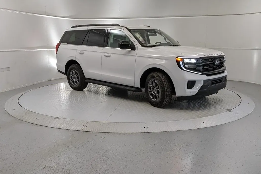 2025 Ford Expedition photo 1